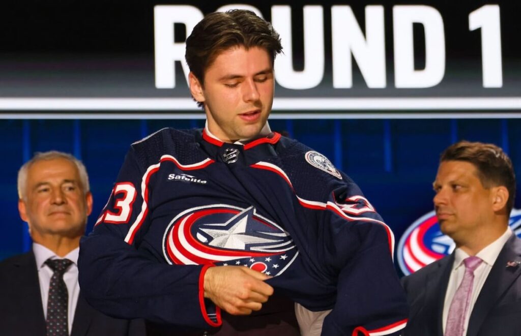 Adam Fantilli in Columbus Blue Jackets uniform.