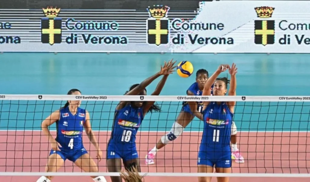 Team Italy's synchronized block in action.