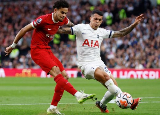 Decisão controversa do VAR provoca indignação quando o Liverpool perde para o Tottenham