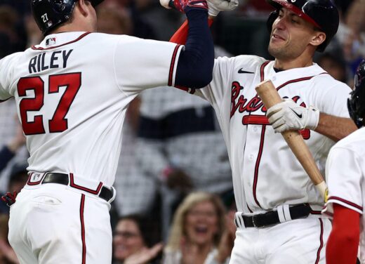 Braves supera obstáculos em uma vitória emocionante por 5-4 sobre Phillies no jogo 2