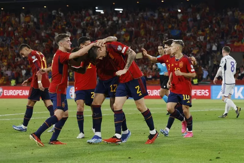 Álvaro Morata comemora depois que sua cabeçada no segundo tempo colocou a Espanha na frente