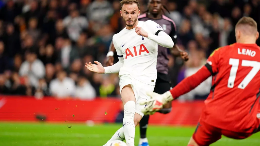 James Maddison marca o segundo gol do Tottenham contra o Fulham
