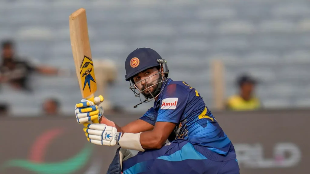 पुणे में अफगानिस्तान के खिलाफ मैच में श्रीलंका के सदीरा समरविक्रमा ने 40 गेंदों पर 36 रन बनाए।