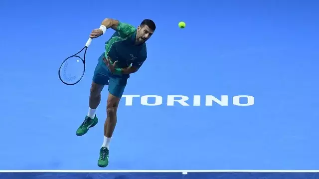 Djokovic führt die Welt an, nachdem er Rune bei den ATP Finals besiegt hat