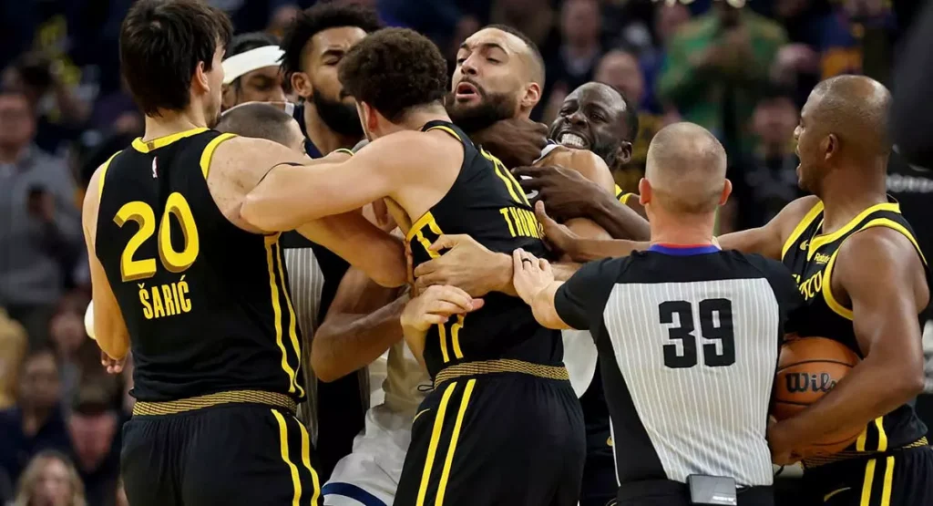 Игрок НБА Дрэймонд Грин дисквалифицирован после столкновения на корте