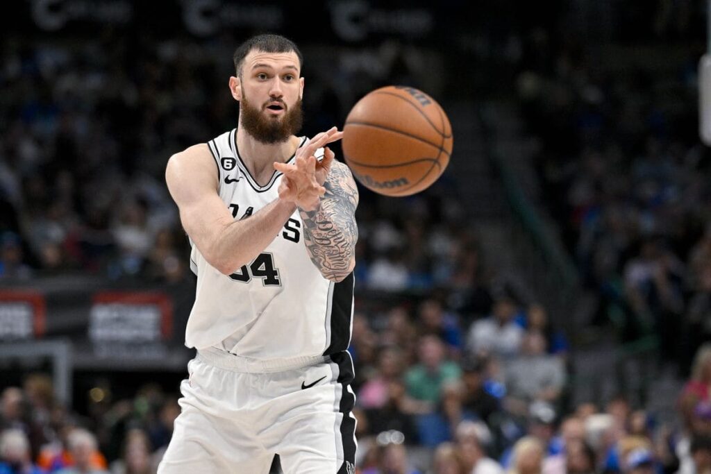 Mamukelashvili Returns to Spurs