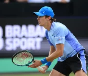 De Minaur Advances to Antwerp Quarter-Finals After Tough Victory