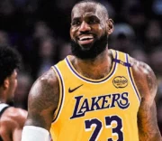 LeBron James Leads Lakers to Win at 40