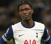 Bissouma stretchered off seconds after comeback