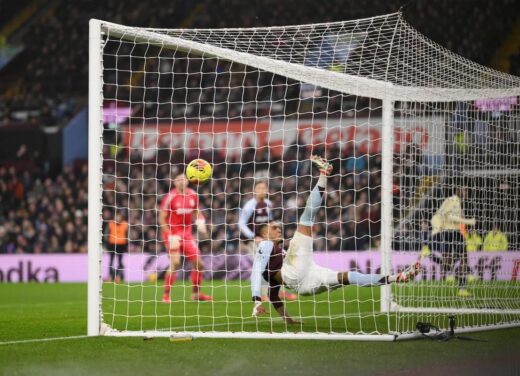 Villa miss chance to pressure Arsenal after 1-0 loss to Everton