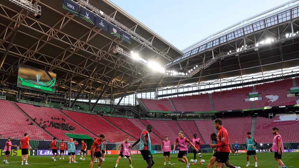 Violence breaks out in Leipzig before Crystal Palace final