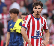 Alvarez queda fuera en Sevilla mientras Liverpool cierra a Barcola y Chelsea mueve portería